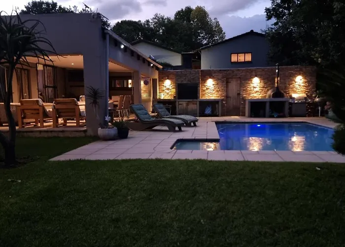 Luxury Solar Home - Pool, Pizza Oven & Garden
